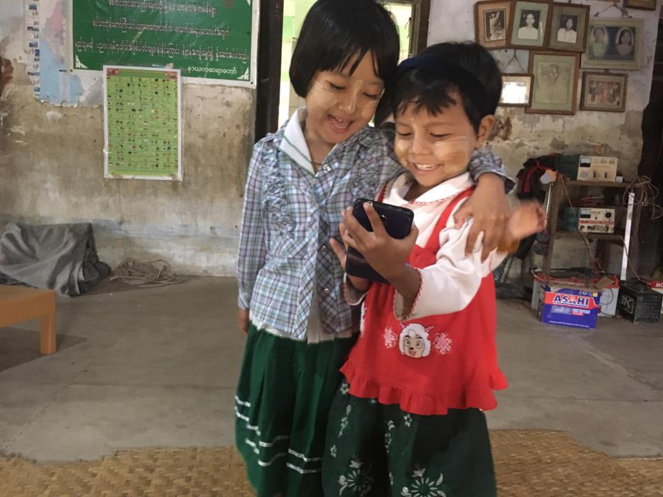 <!--:es-->Donación en el Colegio Thone Pan Hla 9-11-2018<!--:-->