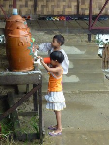 Coleg. Sandayama, bebiendo agua.